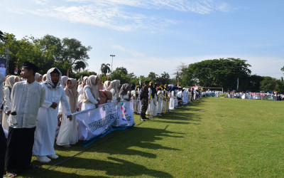 Siswa MAN 2 Ngawi Ikuti Upacara dan Kirab Hari Santri di Alun-Alun Ngawi